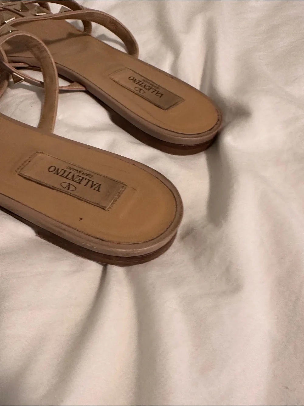 9.5 Valentino Rockstud Triple-Strap Slide Sandals in Taupe